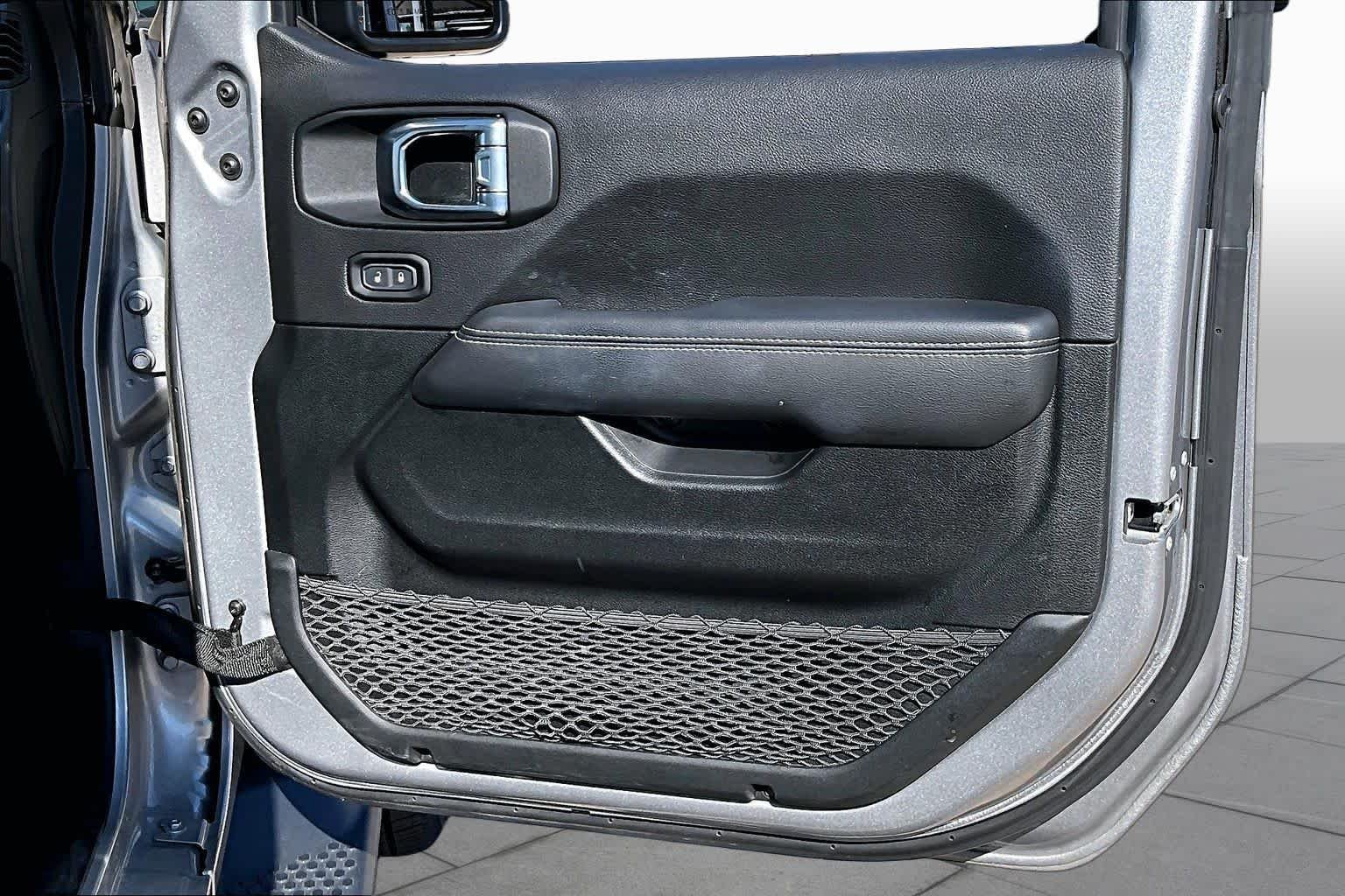 Used 2021 Billet Silver Metallic Clearcoat Jeep Unlimited Sahara image 21