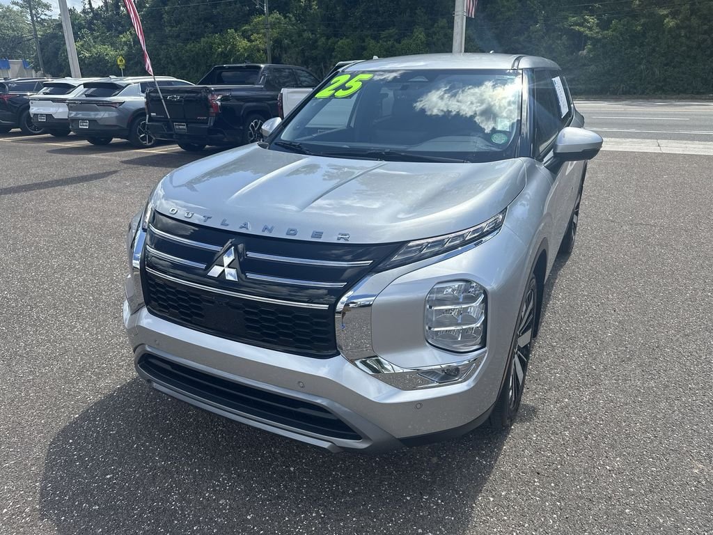 Used 2025 Silver Mitsubishi SE image 12