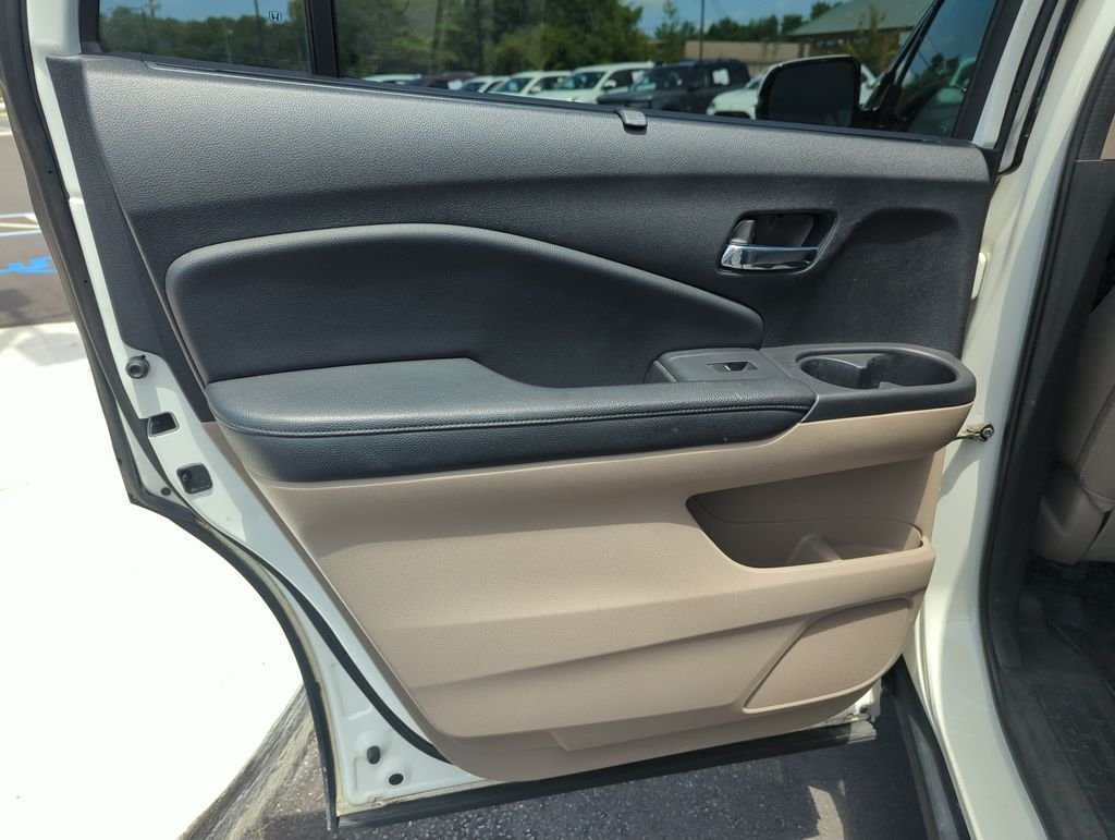 Used 2017  Honda Touring image 29