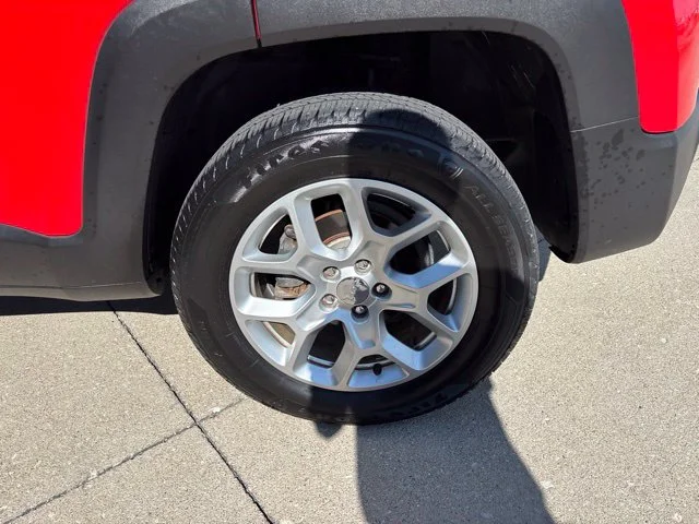 Used 2016 Colorado Red Jeep Latitude image 10