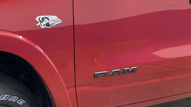 New 2026 Molten Red Pearl-Coat Exterior Paint RAM Big Horn/Lone Star image 44