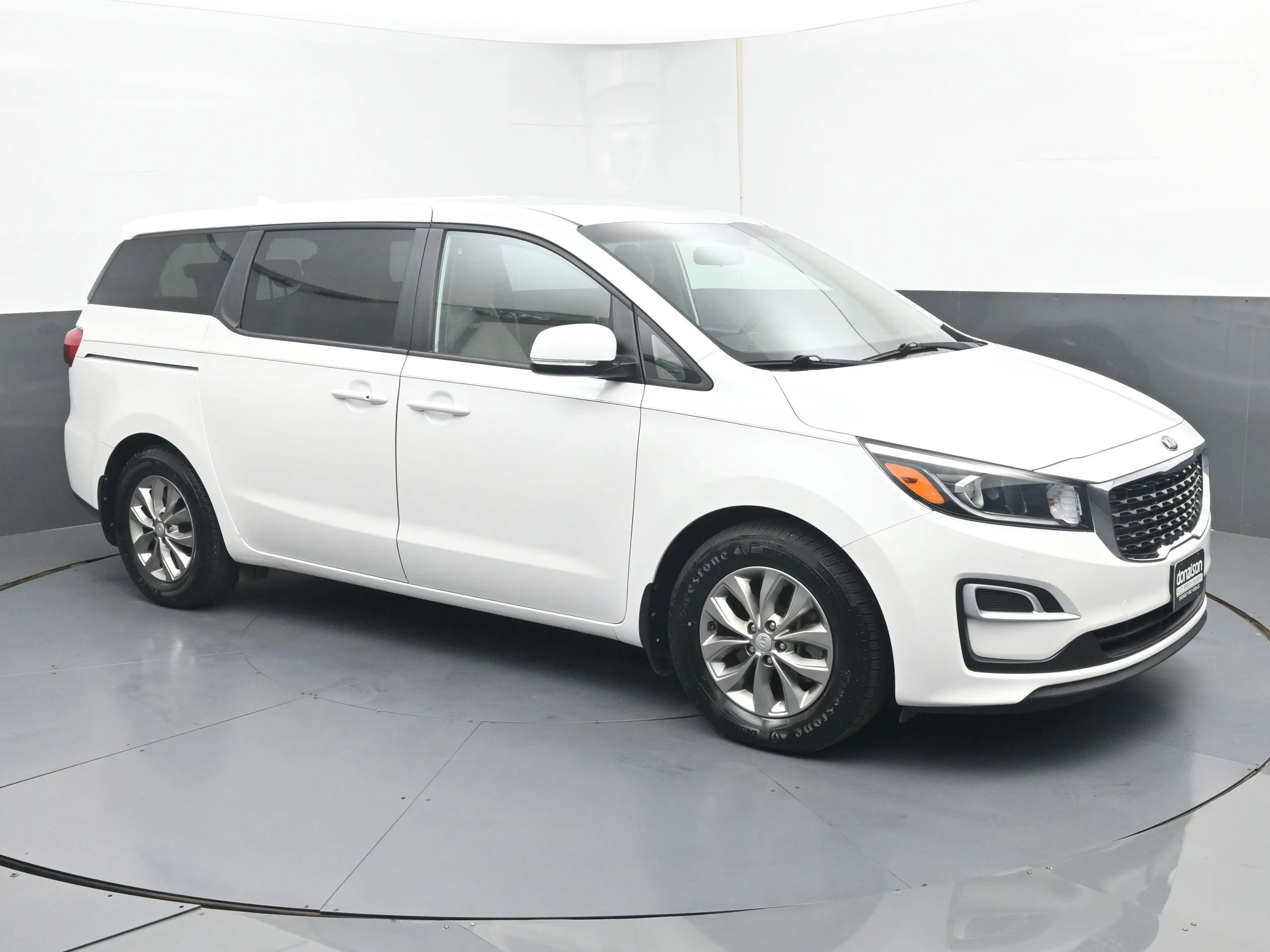 2020 Kia Sedona LX's photo