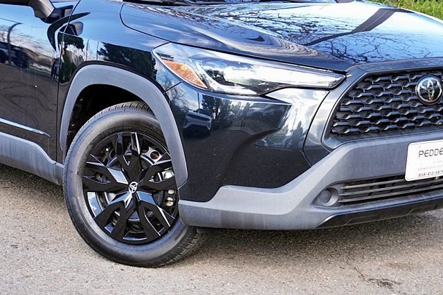 Used 2022 Black Toyota L image 3