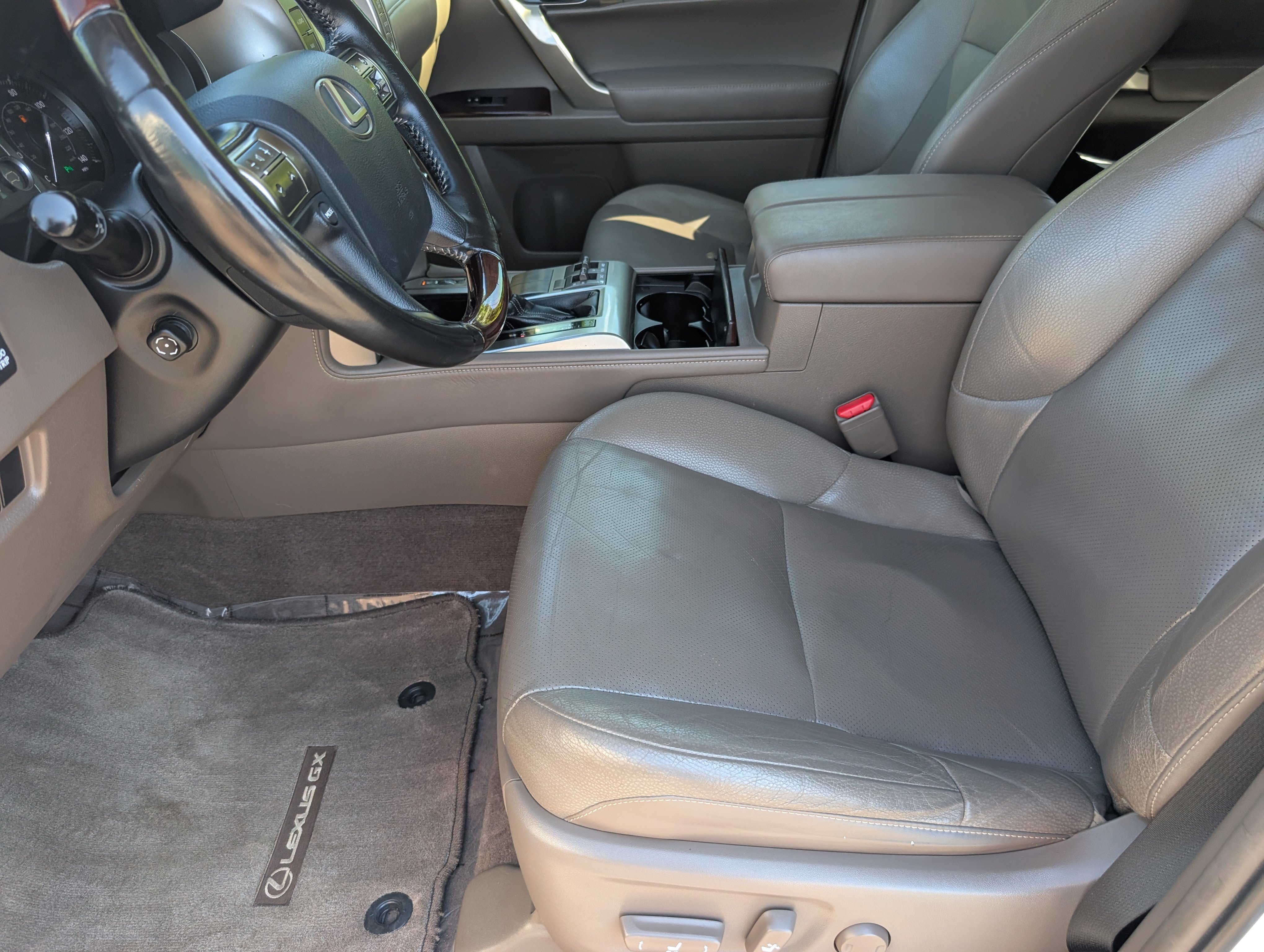 Used 2017 Starfire Pearl Lexus 460 image 9