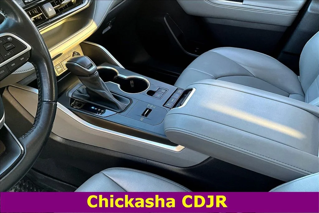 2022 Toyota Highlander XLE - Photo 17