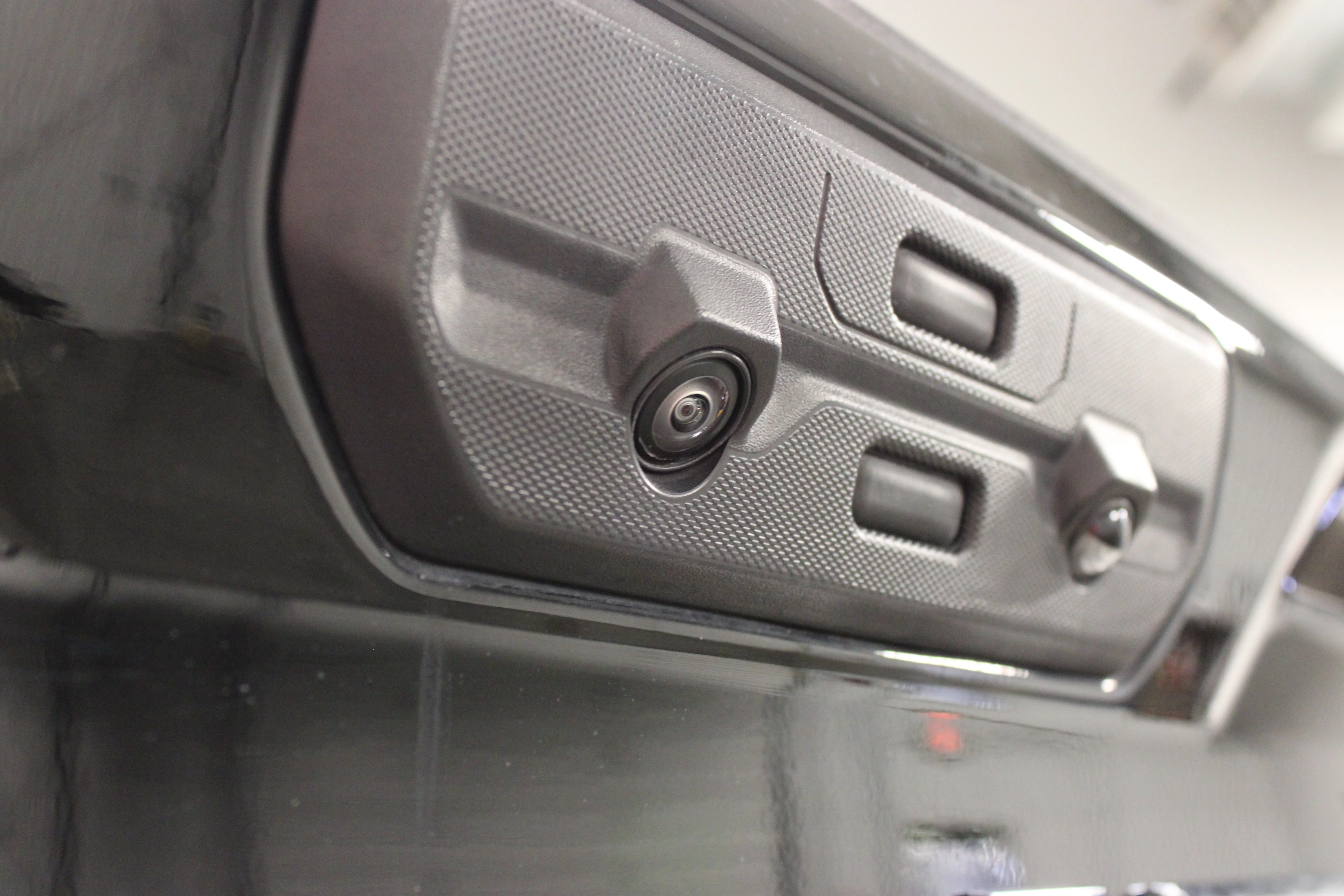 Used 2025 Onyx Black GMC Denali Ultimate image 16