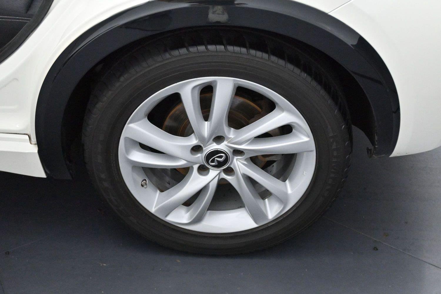 Used 2018 Majestic White INFINITI Base image 28