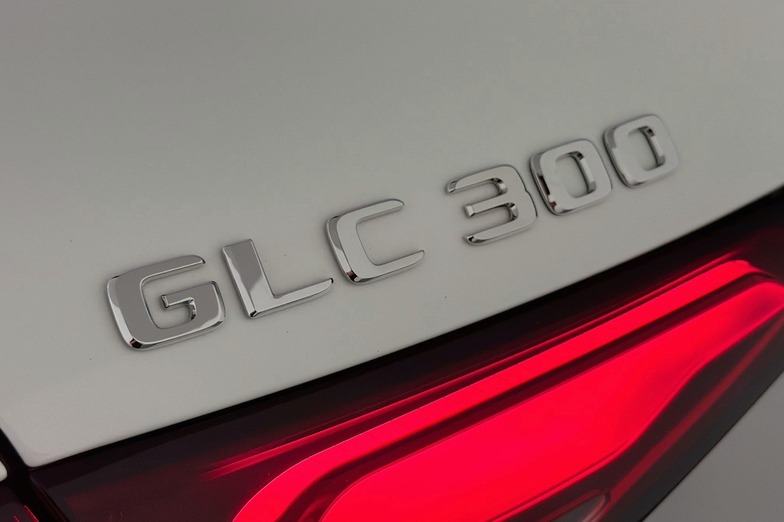 Certified Used 2026 Polar White Mercedes-Benz GLC 300 image 10