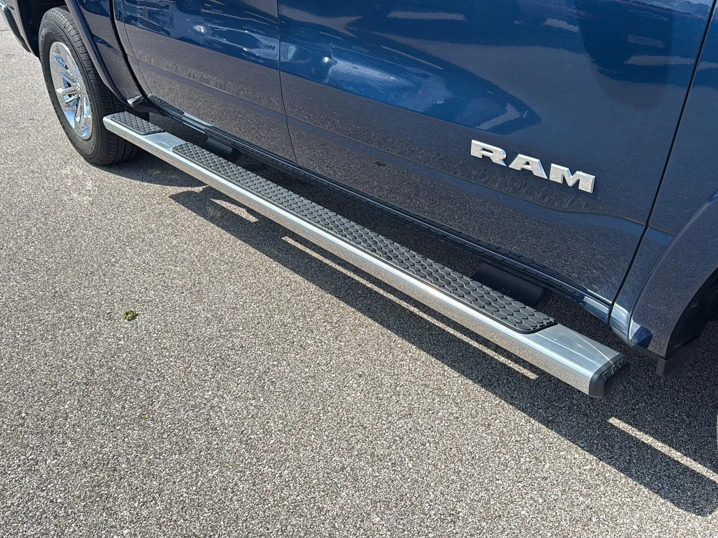 Used 2022 Patriot Blue Pearlcoat Ram Laramie image 22