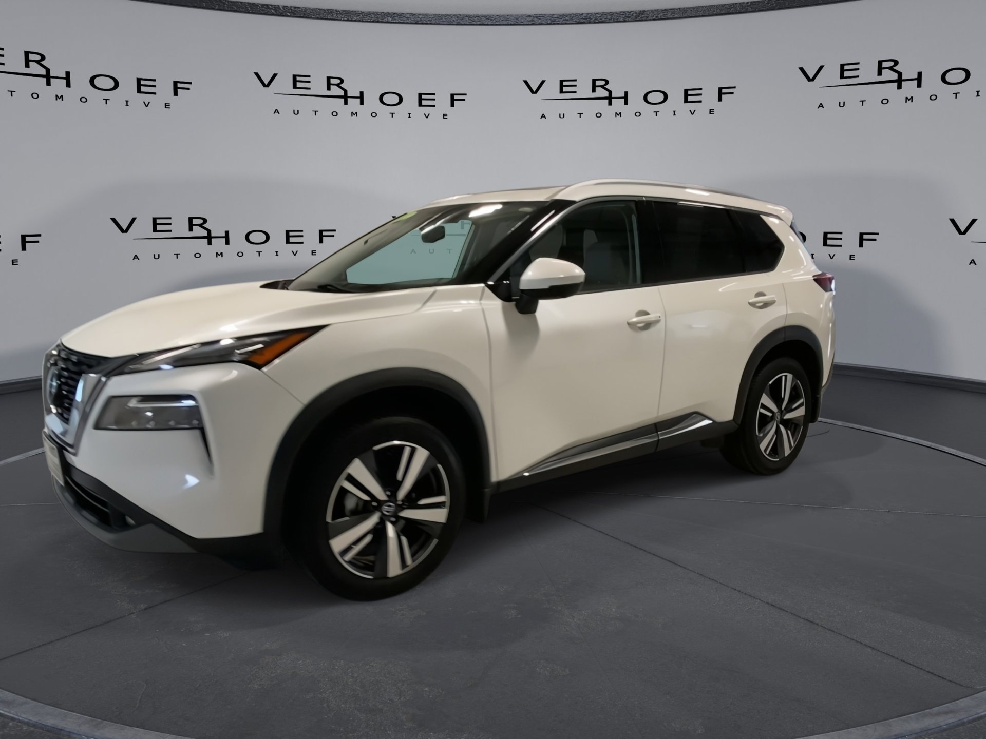 Used 2021 White Nissan SL image 4