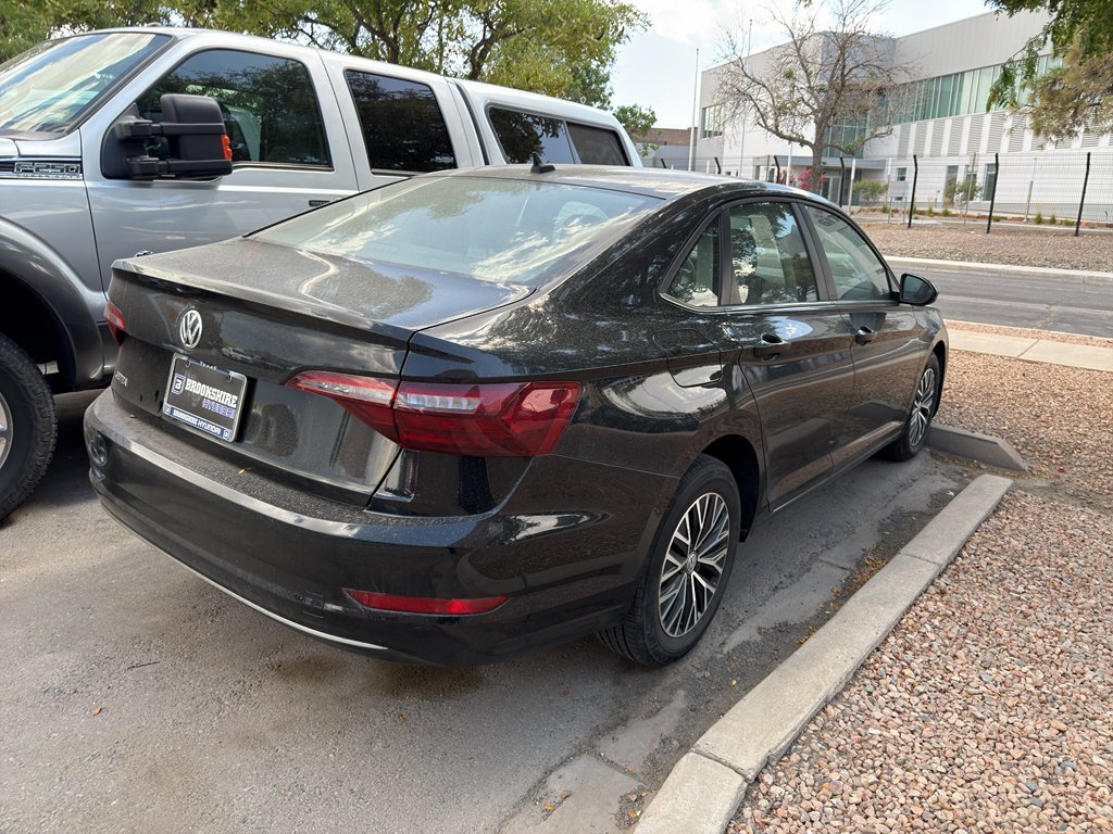 Used 2021 Black Uni Volkswagen SE image 4