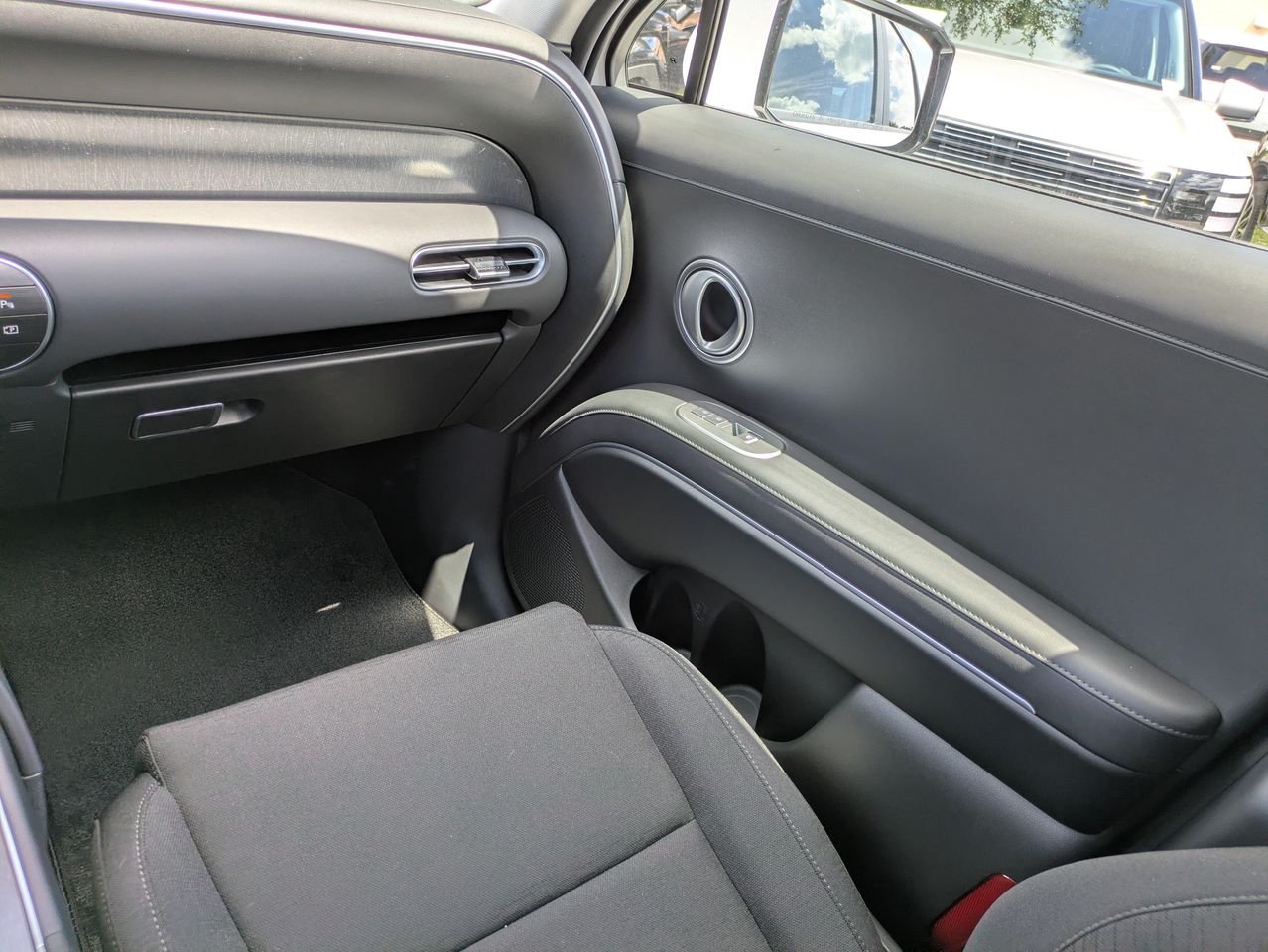 New 2027 Creamy White Pearl Hyundai SE FWD image 15