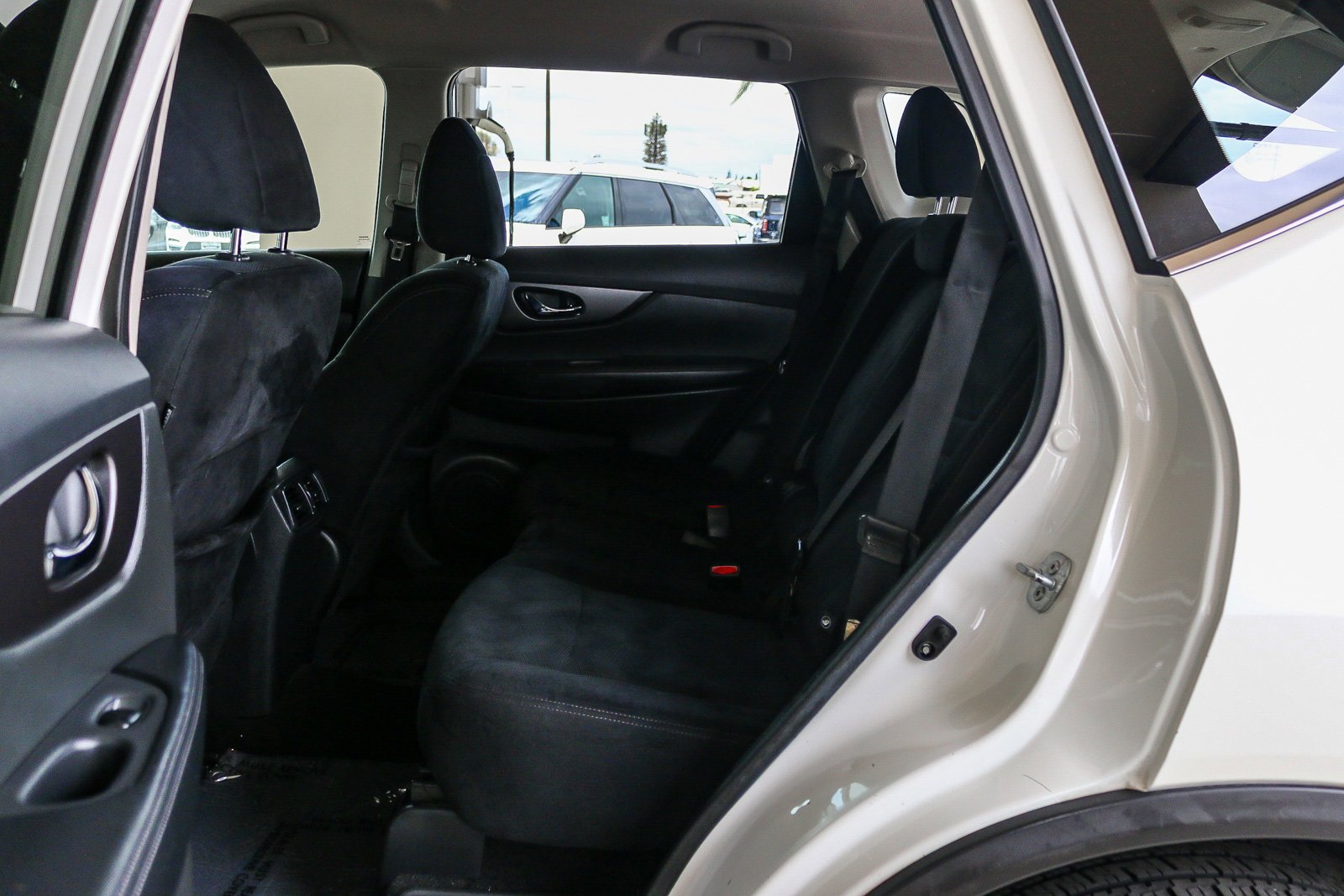 2016 Nissan Rogue SV - Photo 19