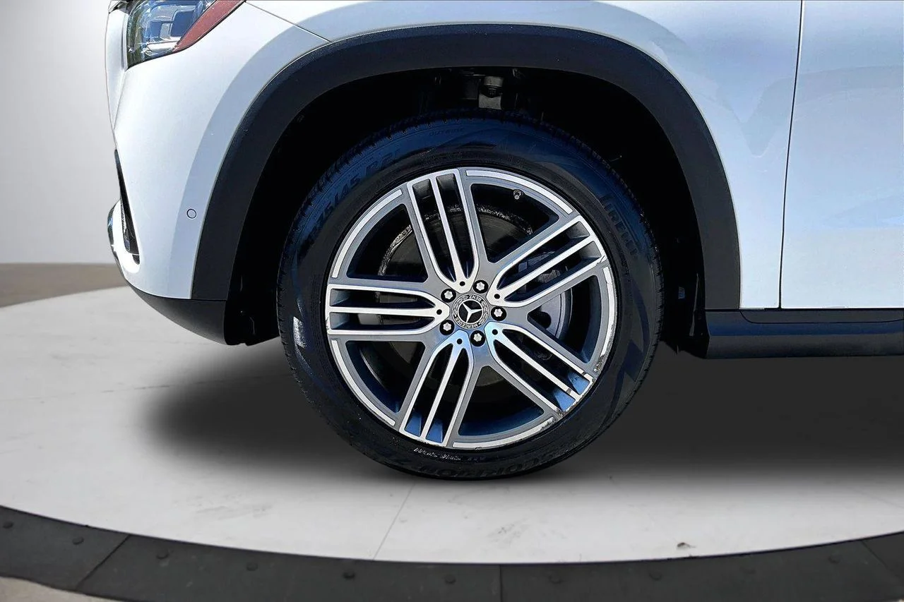 Used 2025 White Mercedes-Benz GLS 450 image 34
