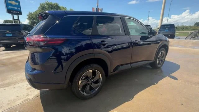 2025 Nissan Rogue SV - Photo 8