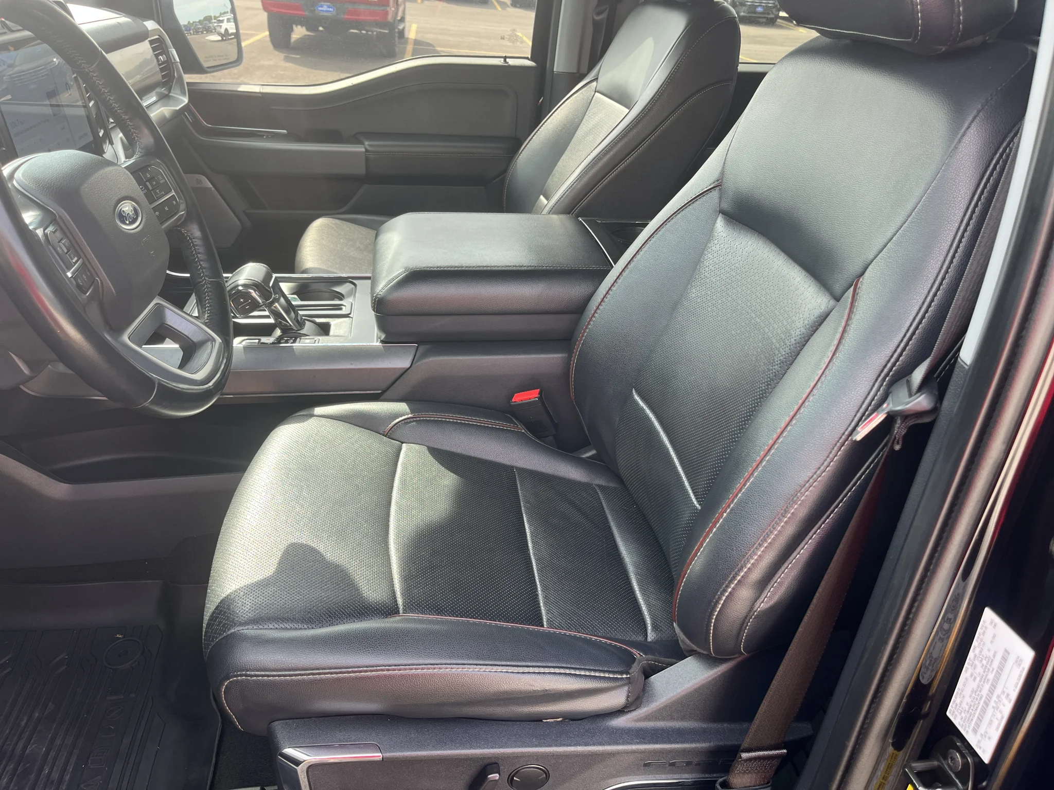 Used 2022 Agate Black Metallic Ford LARIAT image 19