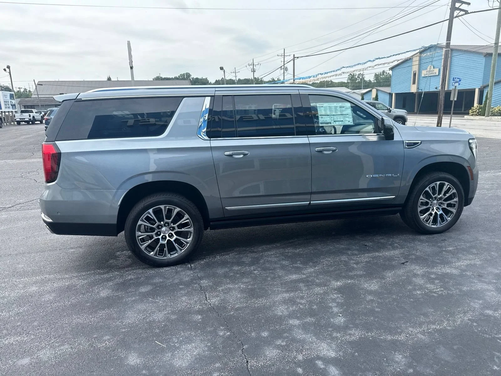 2026 GMC Yukon XL Denali - Photo 9