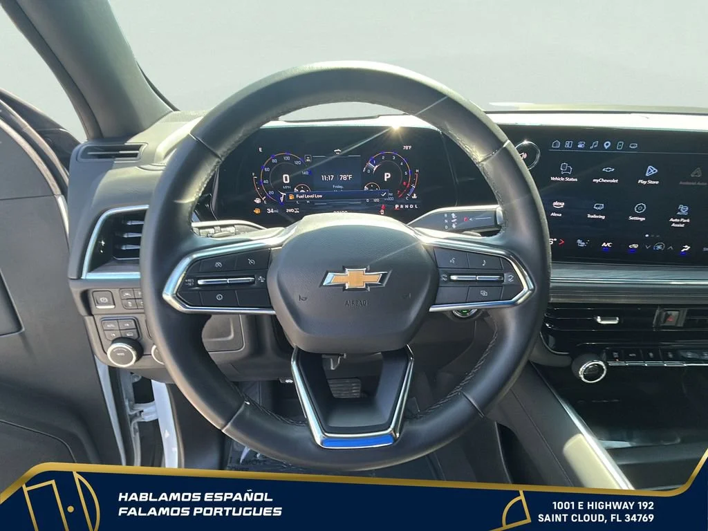 Used 2025 Summit White Chevrolet LT image 17