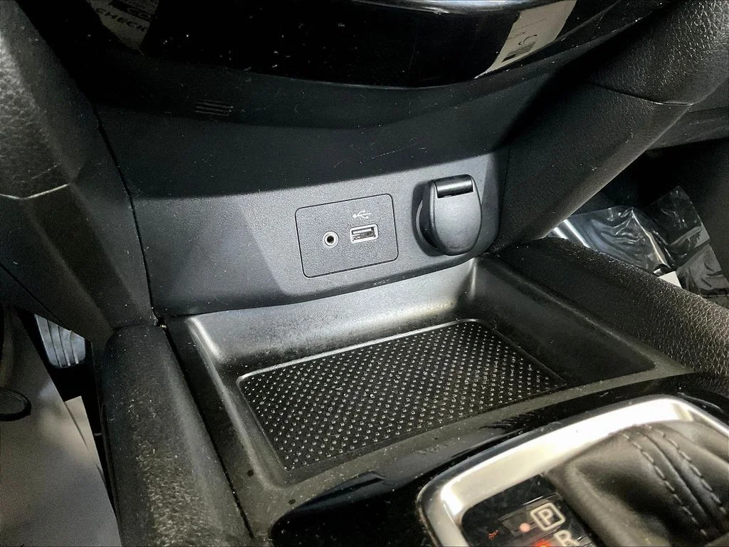 Used 2021 Scarlet Nissan SV image 20
