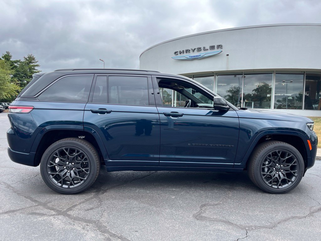 New 2027 Fathom Blue Pearl-Coat Paint Jeep Summit image 44