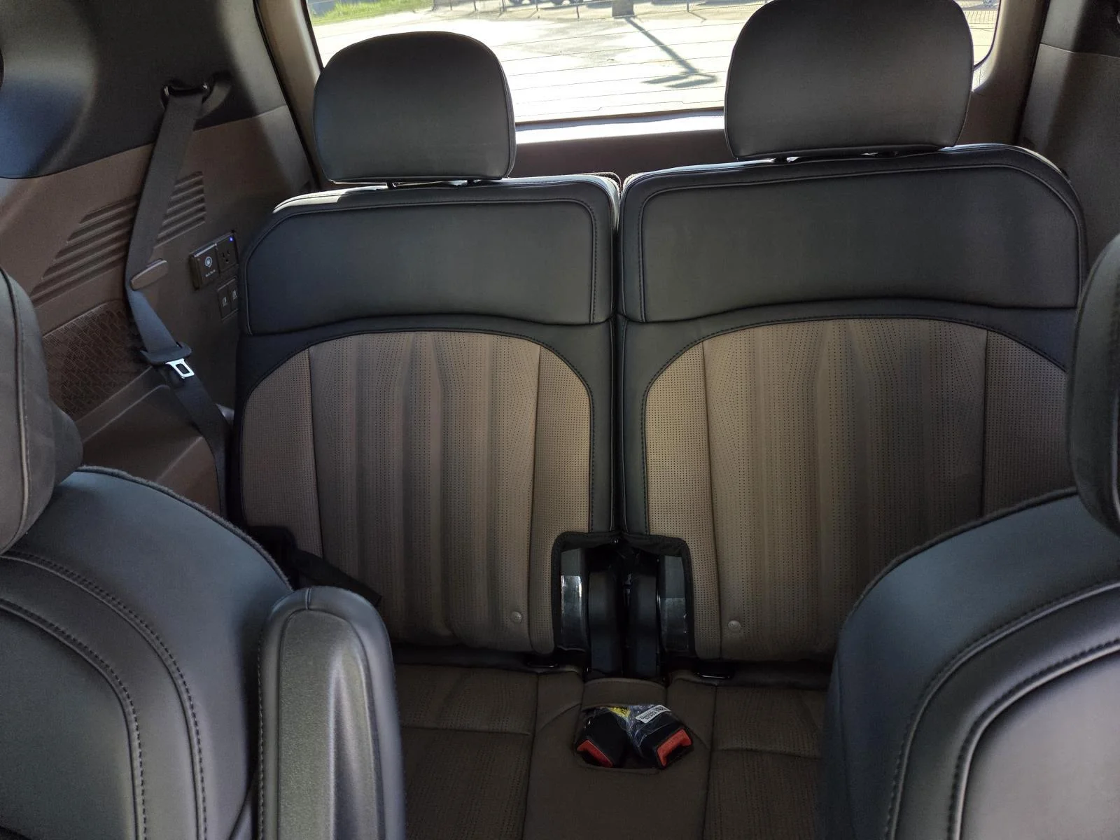 Used 2026 Glacial White Pearl/Ebony Black Roof Kia GT-Line image 40