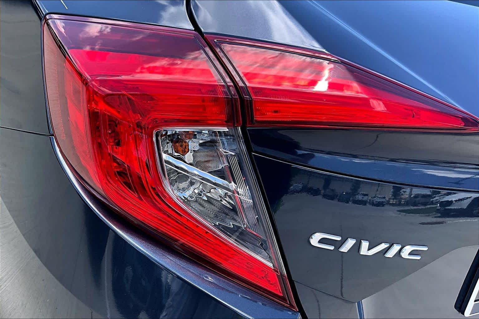 Used 2018 Modern Steel Metallic Honda EX image 27
