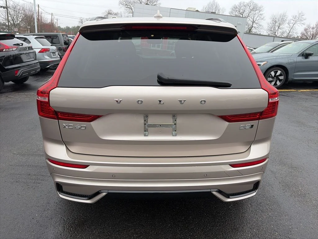 2025 Volvo XC60 Plus - Photo 6