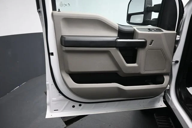 Used 2020 White Ford XL image 18