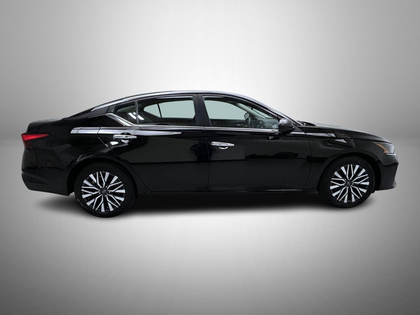 Used 2025 Black Nissan 2.5 SV image 4
