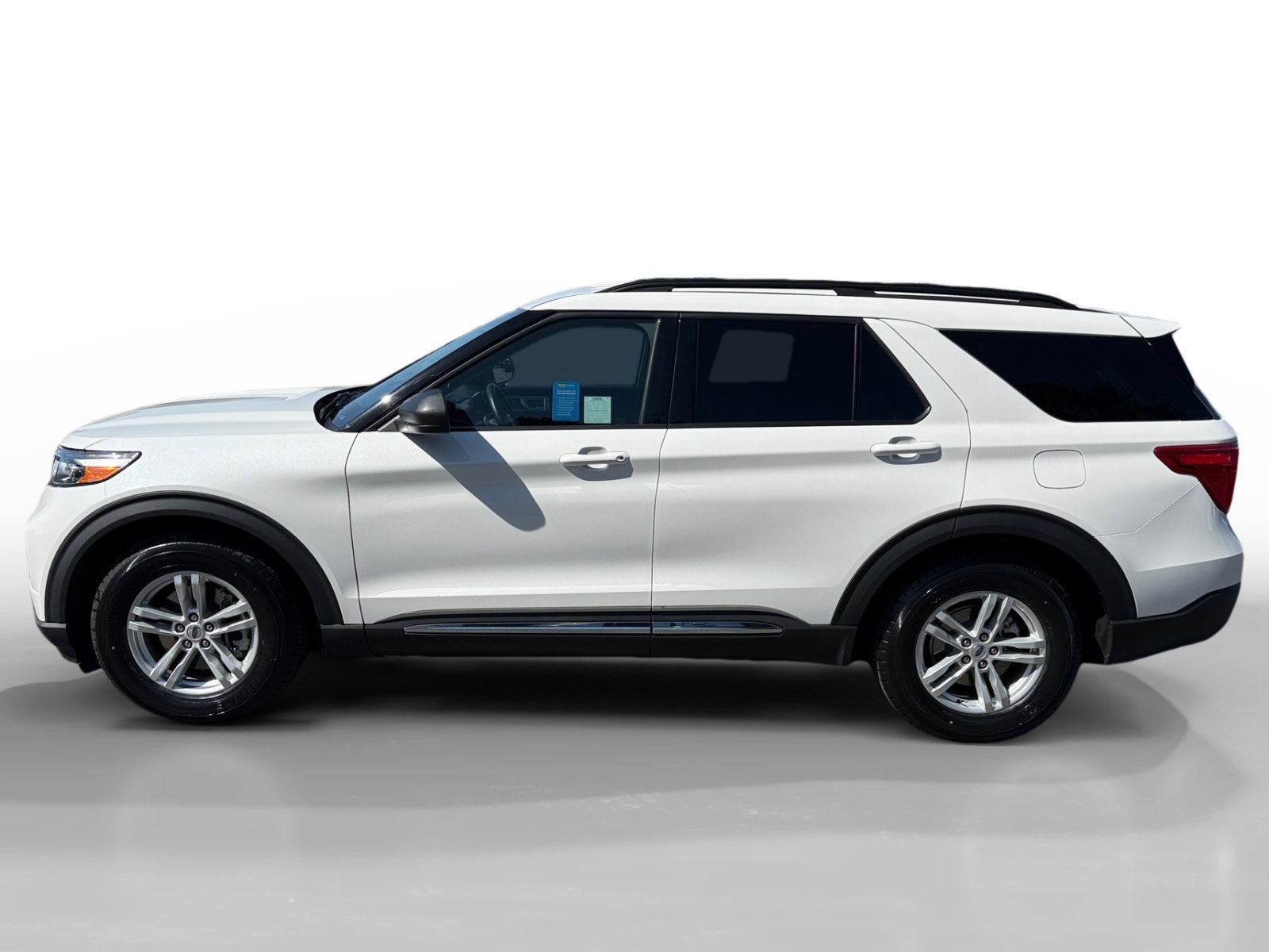 Certified Used 2023 White Metallic Ford XLT image 2