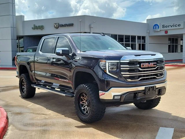 2023 GMC Sierra 4WD Crew Cab Short Box SLT's photo