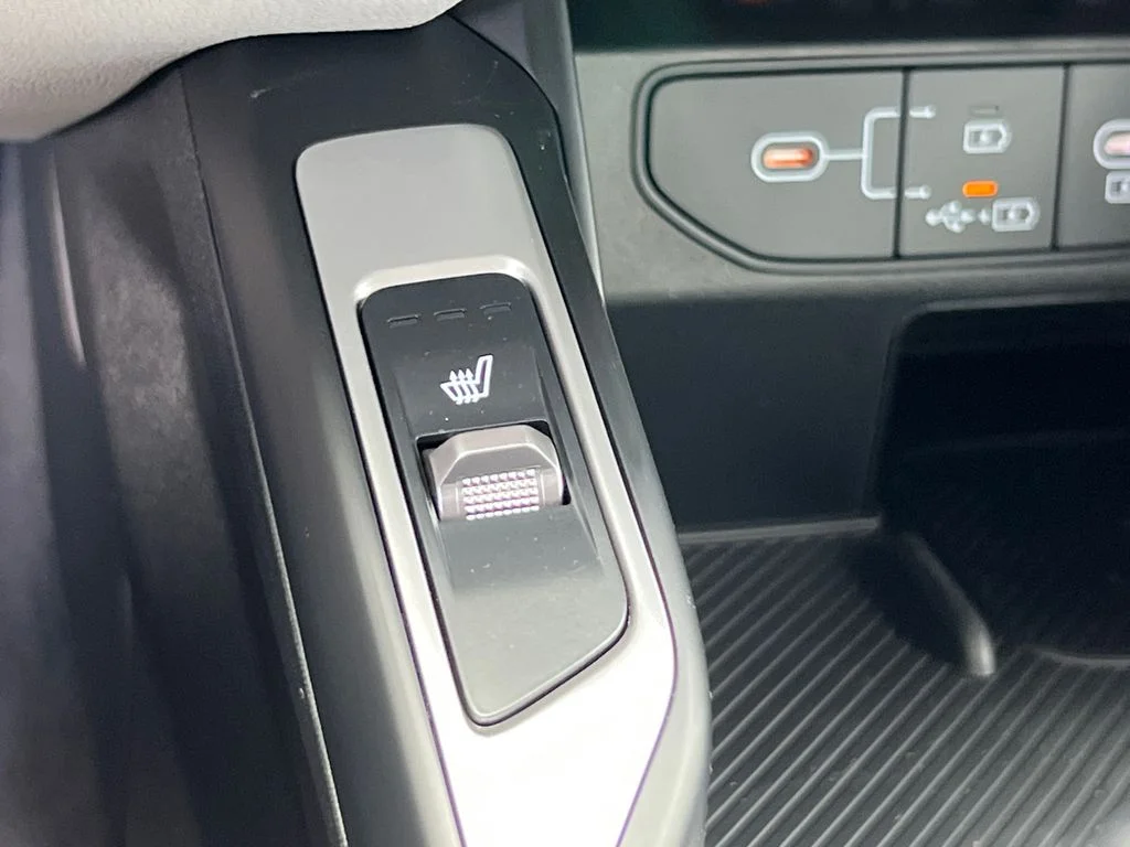 2025 Kia Sorento S - Photo 29