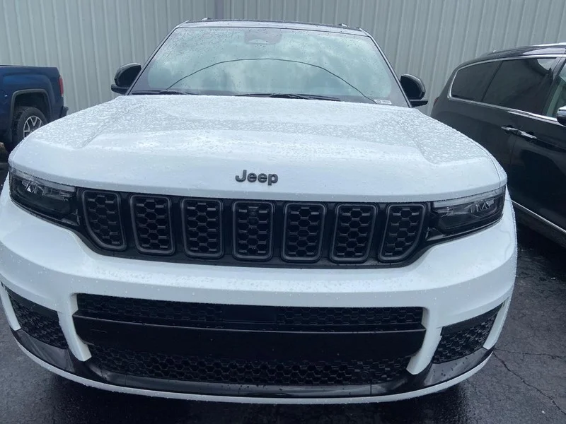 2023 Jeep Grand Cherokee L Summit 4x4's photo
