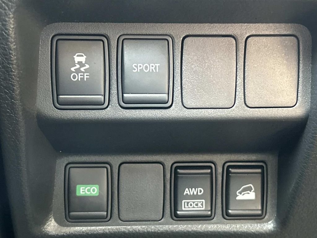 Used 2015 Silver Nissan SV image 20