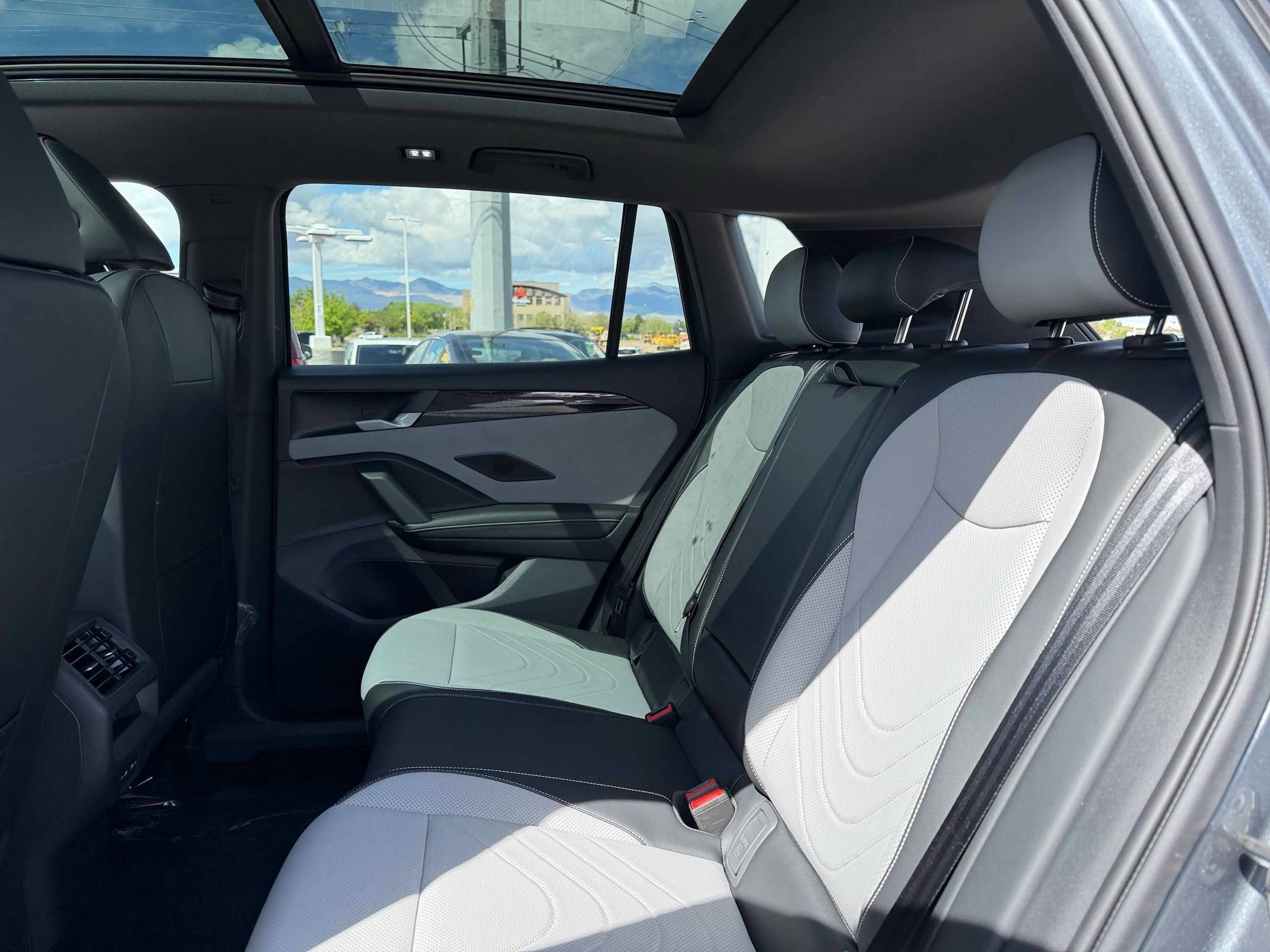 New 2026 Platinum Gray Volkswagen SE R-Line Black image 31