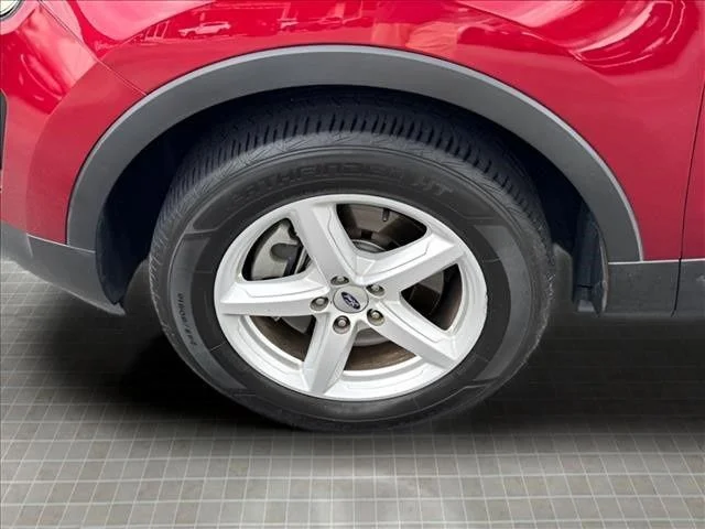 Used 2017 Red Ford XLT image 16