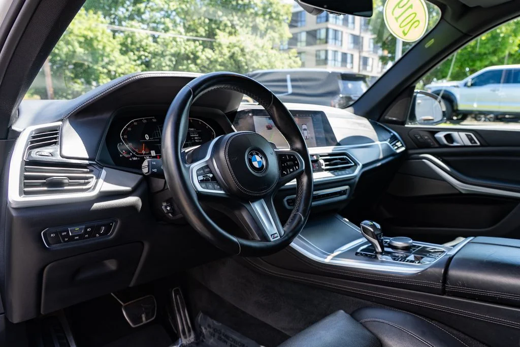 Used 2019 White BMW xDrive50i image 23