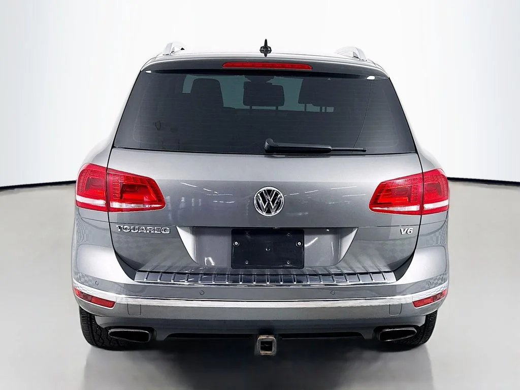 Used 2016 Gray Metallic Volkswagen VR6 FSI image 10