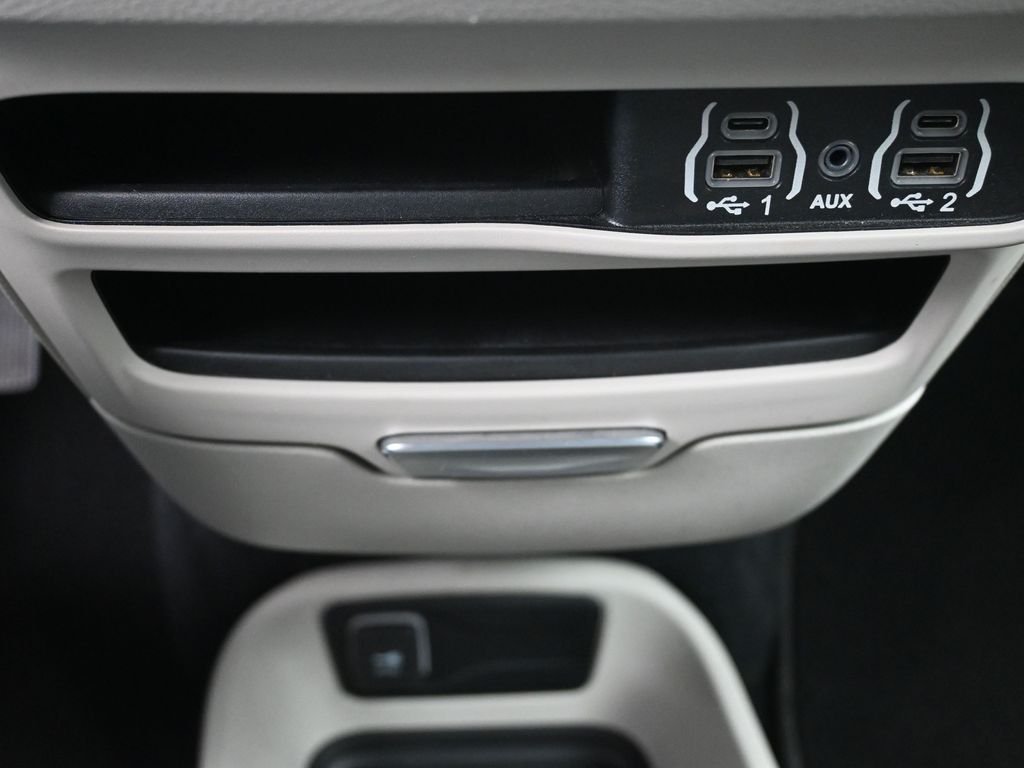 2023 Chrysler Pacifica Touring L - Photo 13