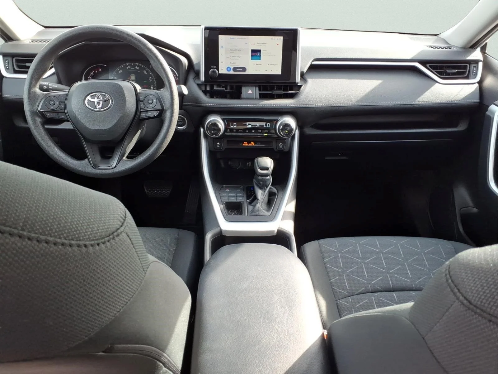 2024 Toyota RAV4 XLE - Photo 12