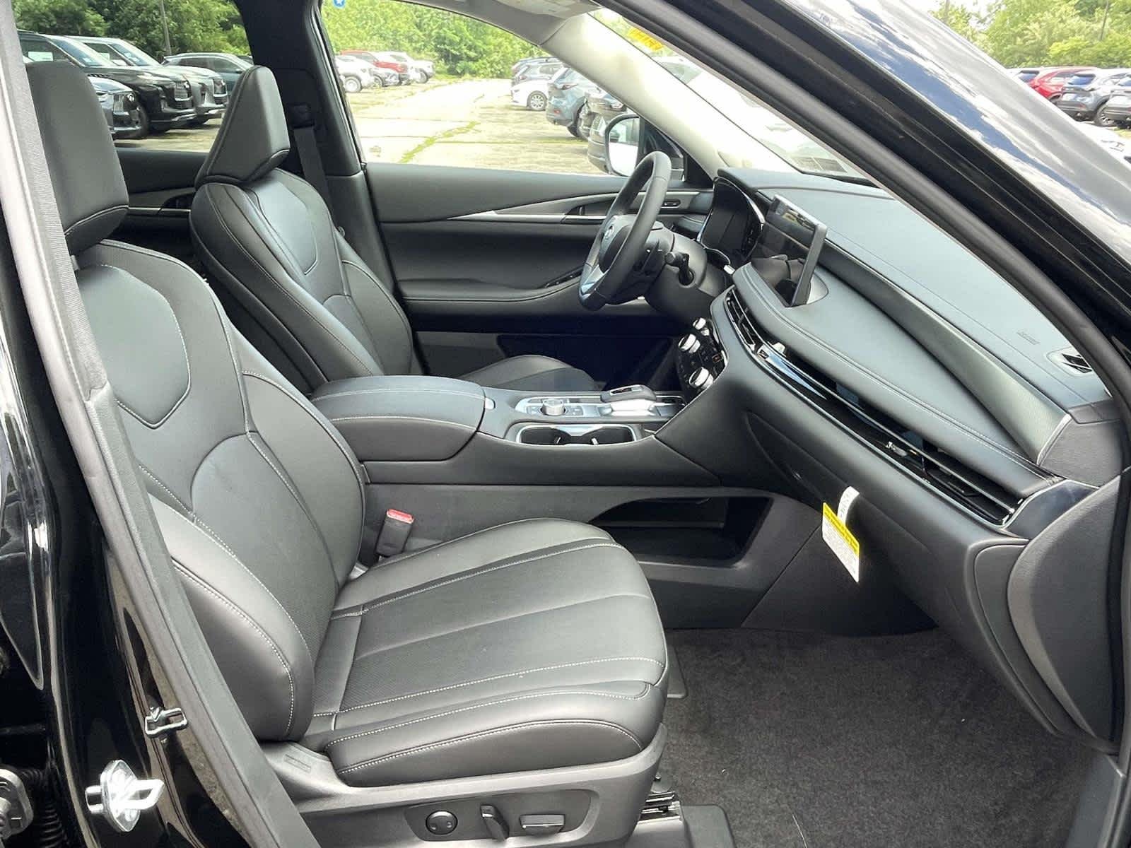 New 2027 Mineral Black INFINITI LUXE image 23