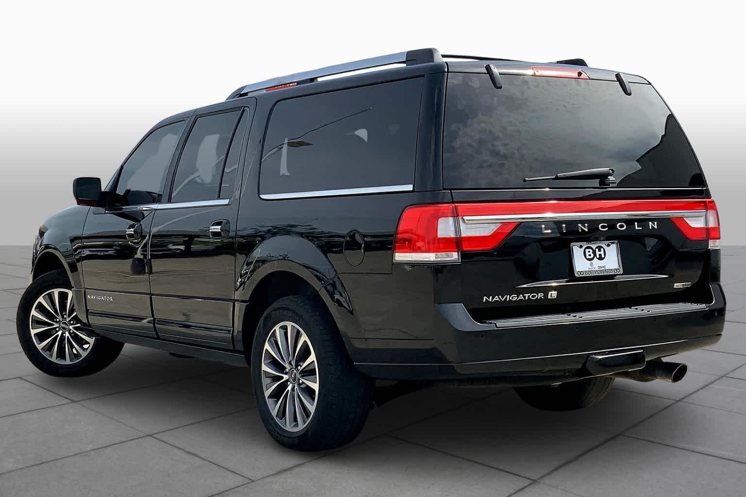 Used 2016 Black Velvet Lincoln Select image 11