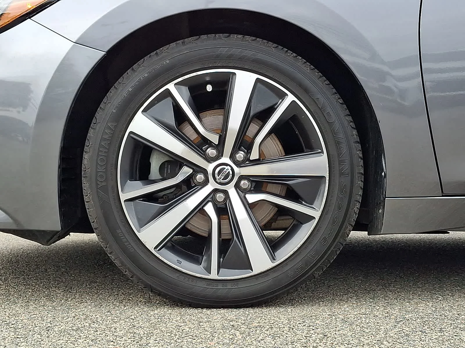 Used 2019 Gun Metallic Nissan SL image 9