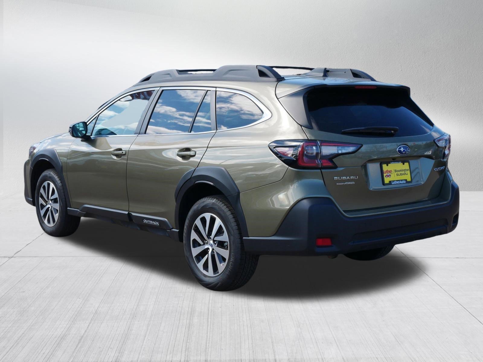 Used 2025 Autumn Green Metallic Subaru Premium image 5