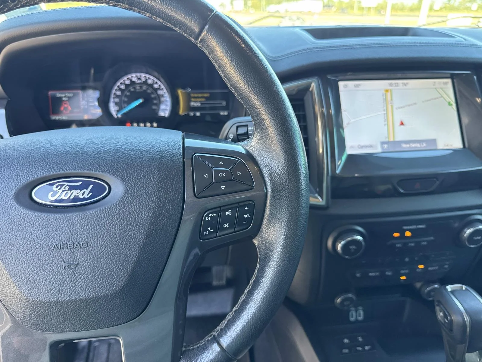 Certified Used 2020 White Platinum Tri-Coat Metallic Ford LARIAT image 23