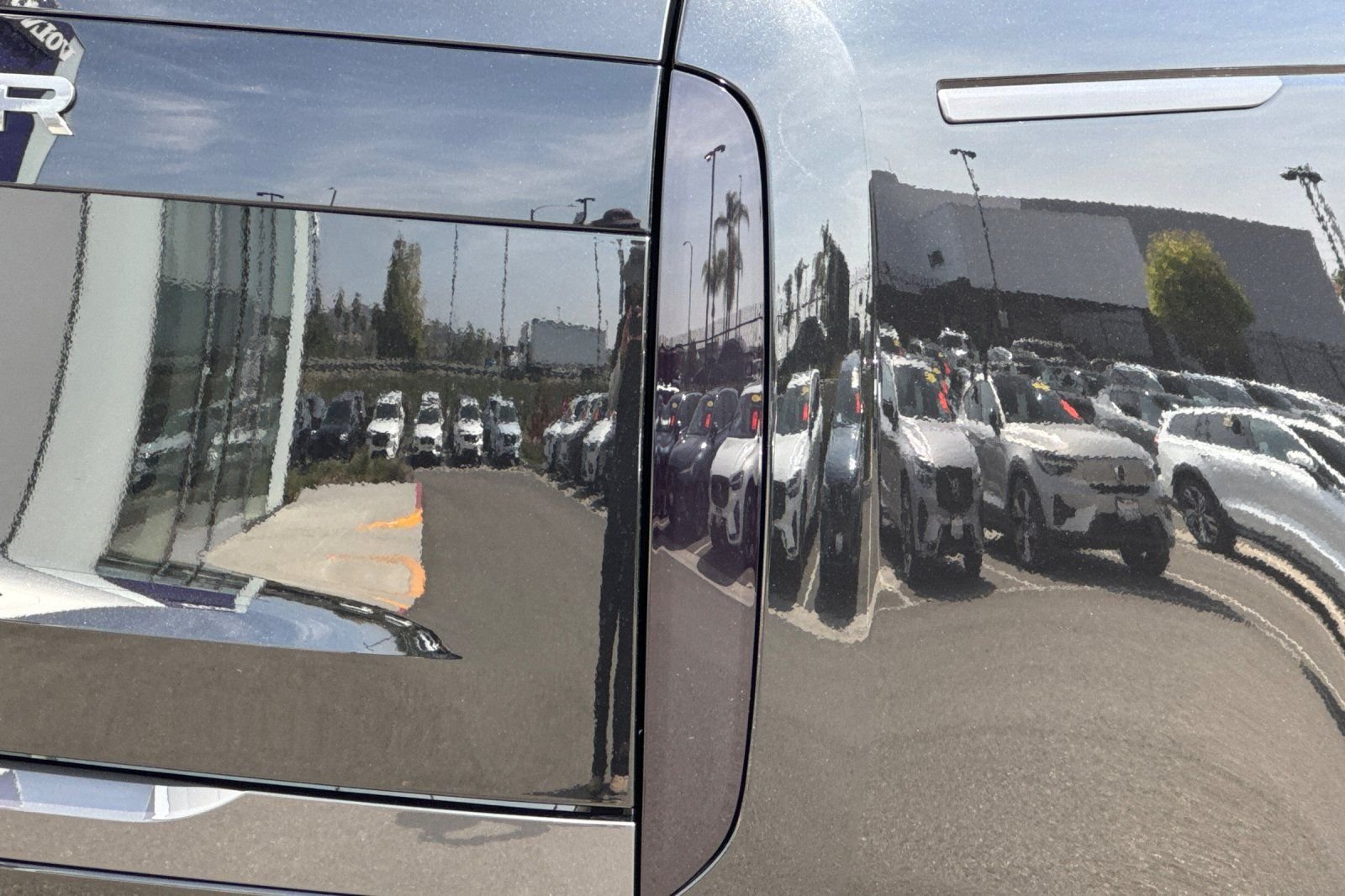 New 2026 Santorini Black Land Rover SE image 34