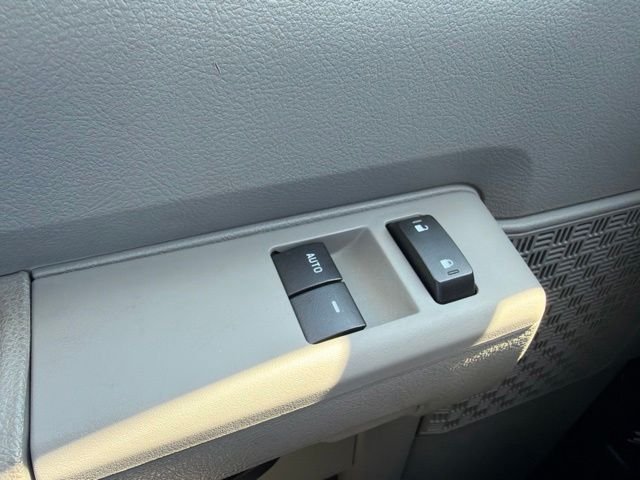 New 2027 Oxford White Ford E-350 SRW image 22