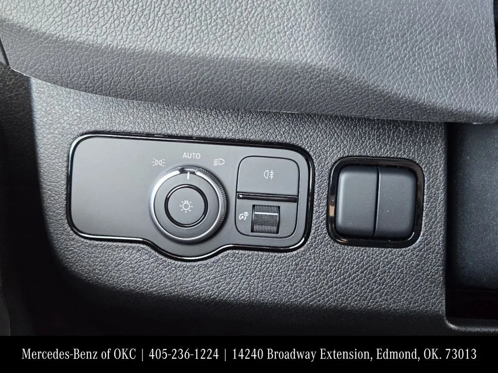 Used 2025 White Mercedes-Benz Cargo 170 WB image 22