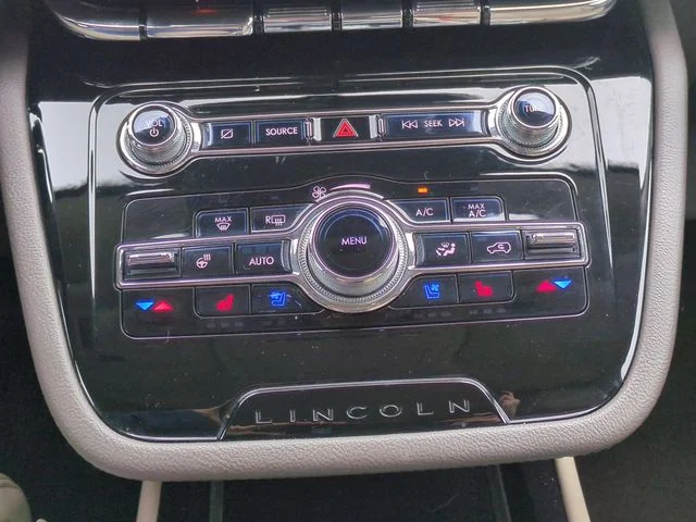 Used 2022 Black Lincoln Reserve image 25