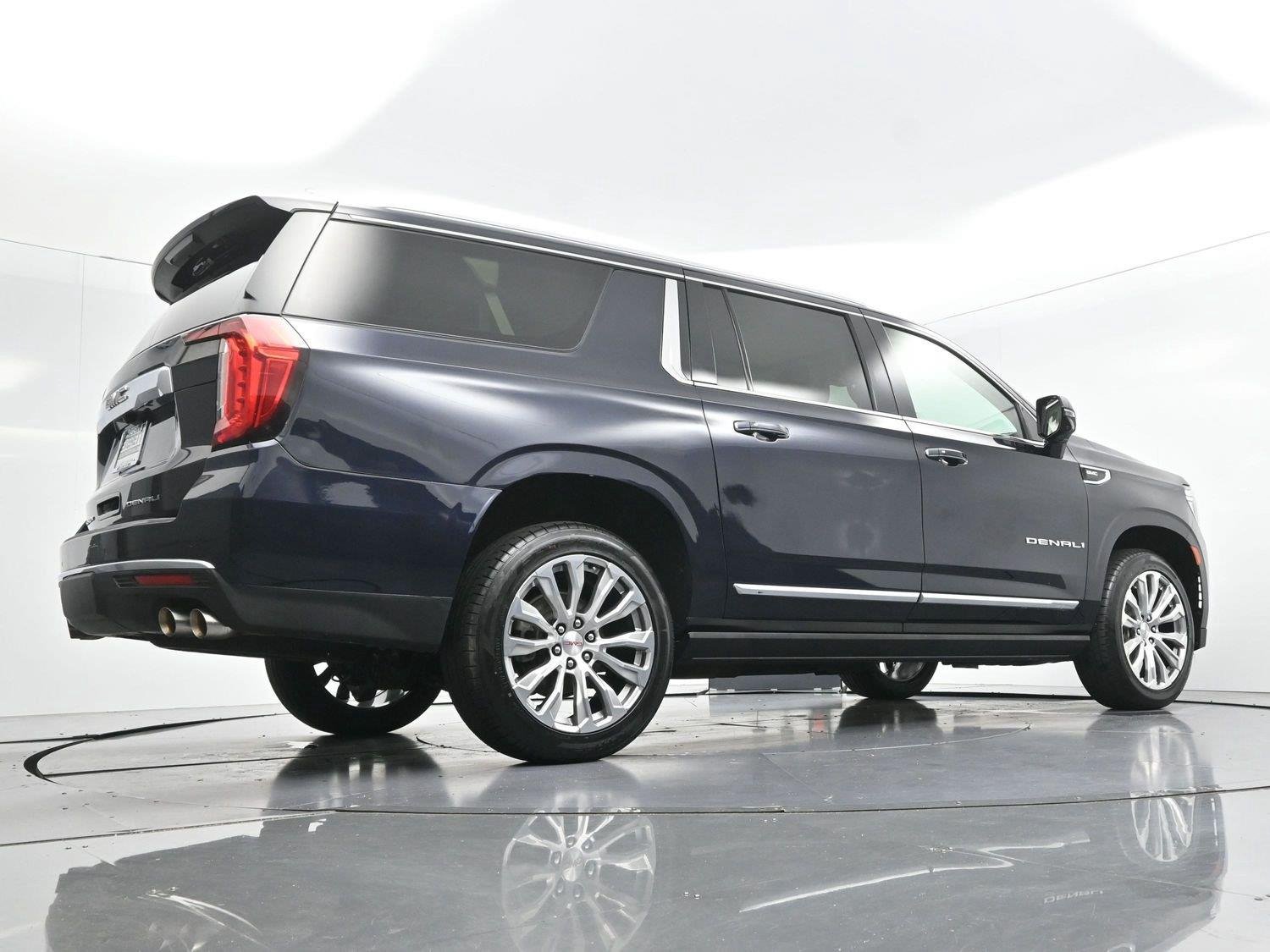 Used 2023 MIDNIGHT BLUE METALLIC GMC Denali image 57